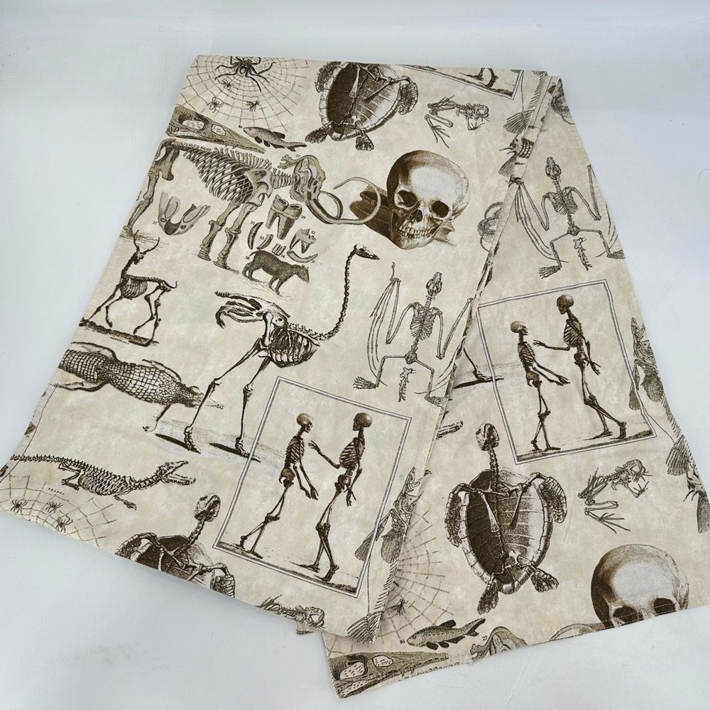 Rare HTF Williams Sonoma Skellie Toile Skeleton Table Runner Halloween Cotton